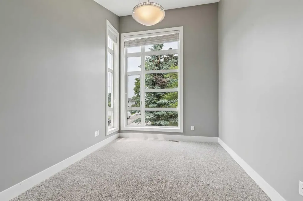 3722 7 Avenue NW Calgary AB T2N5A3