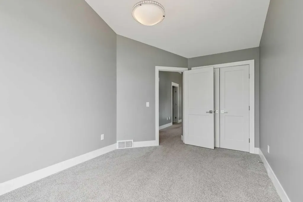 3722 7 Avenue NW Calgary AB T2N5A3