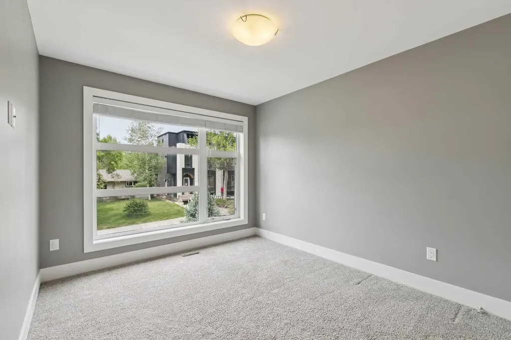 3722 7 Avenue NW Calgary AB T2N5A3