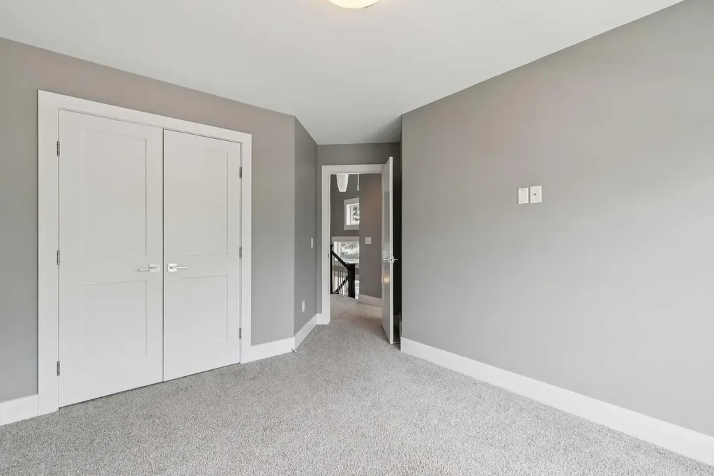 3722 7 Avenue NW Calgary AB T2N5A3