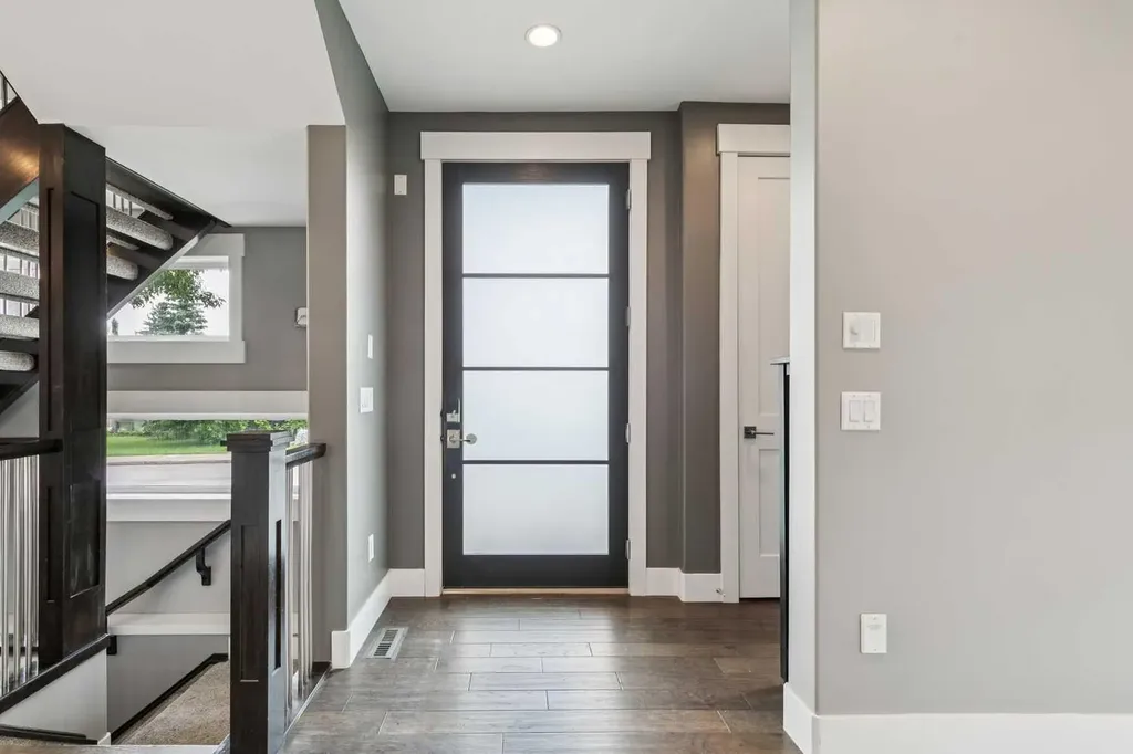 3722 7 Avenue NW Calgary AB T2N5A3
