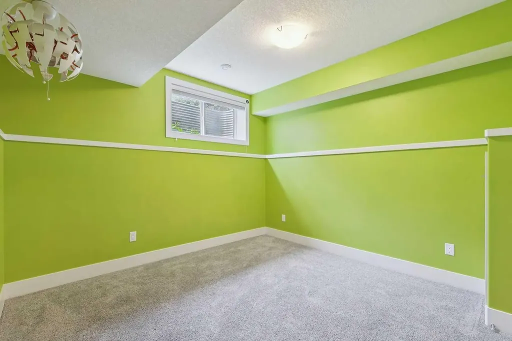 3722 7 Avenue NW Calgary AB T2N5A3