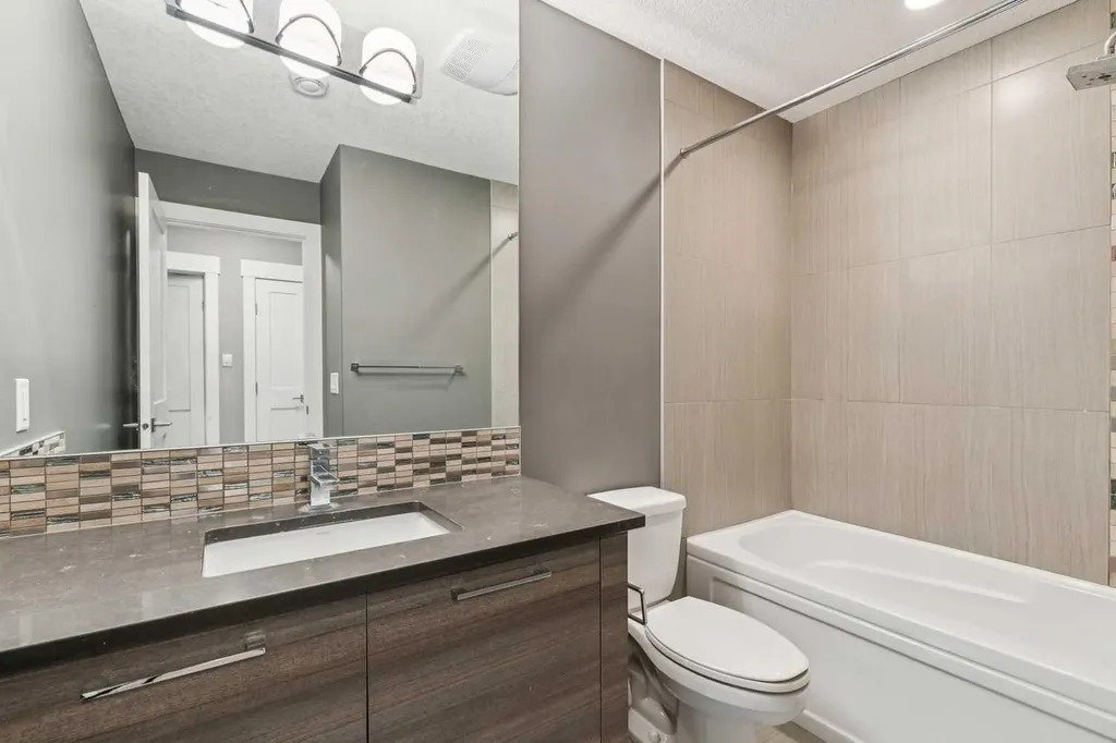 3722 7 Avenue NW Calgary AB T2N5A3