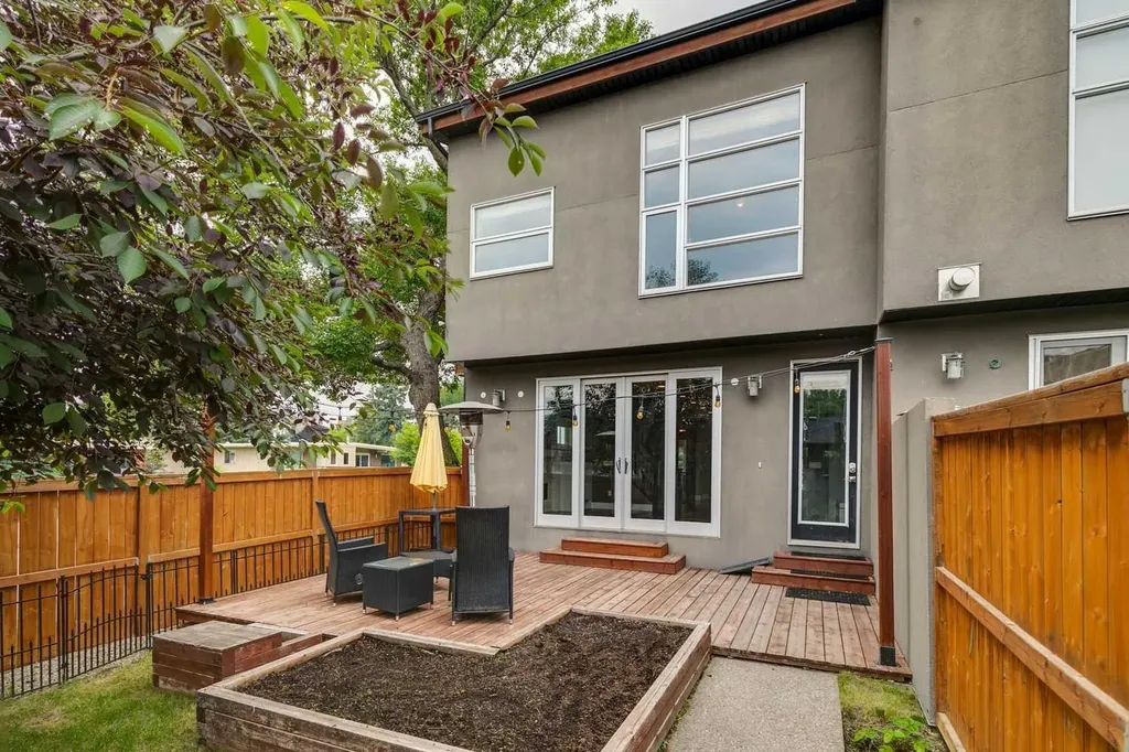 3722 7 Avenue NW Calgary AB T2N5A3