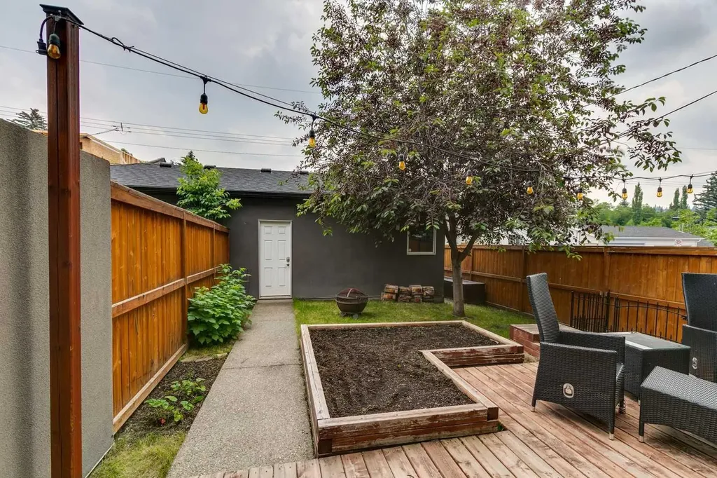 3722 7 Avenue NW Calgary AB T2N5A3
