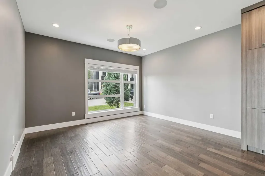 3722 7 Avenue NW Calgary AB T2N5A3