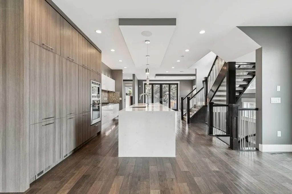 3722 7 Avenue NW Calgary AB T2N5A3