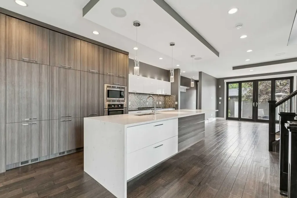 3722 7 Avenue NW Calgary AB T2N5A3