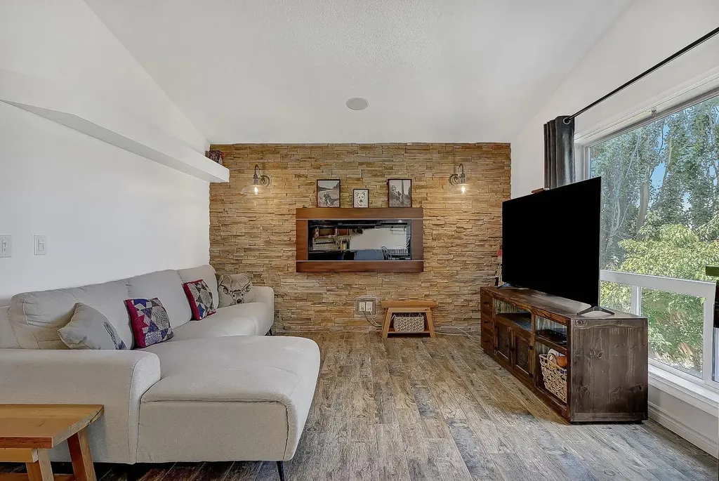 8842 115 Avenue Grande Prairie AB T8X 0A7