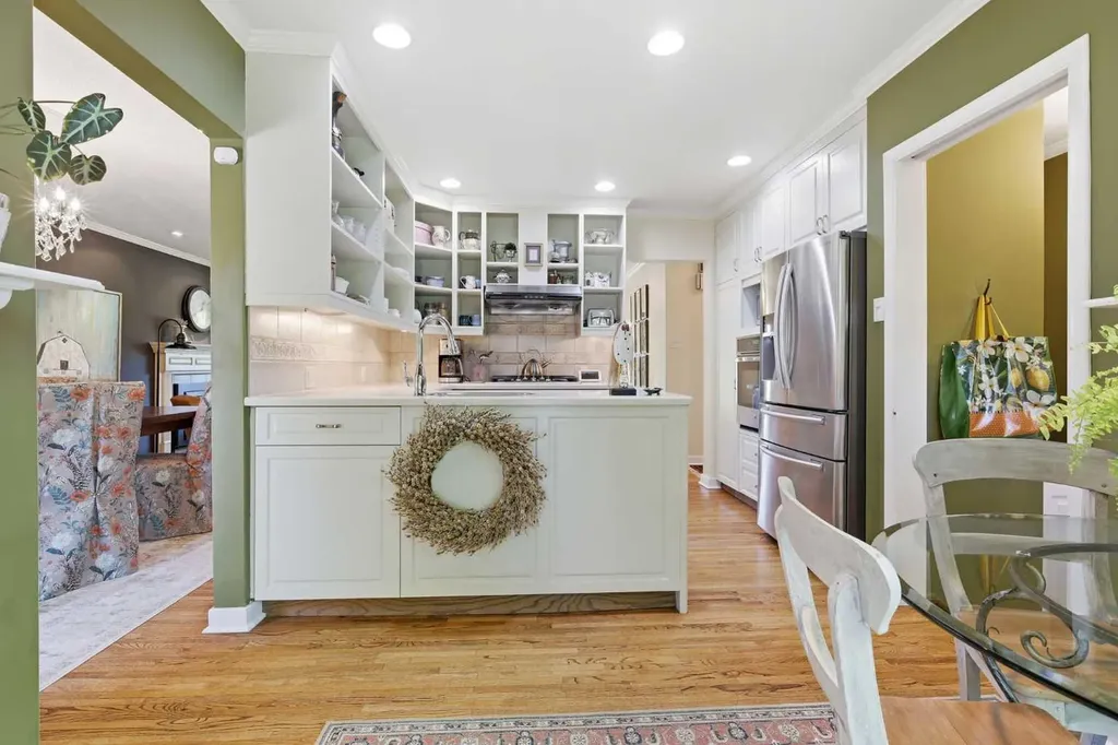 1415 21a Street NW Calgary AB T2N 2M5