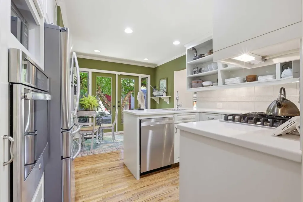 1415 21a Street NW Calgary AB T2N 2M5