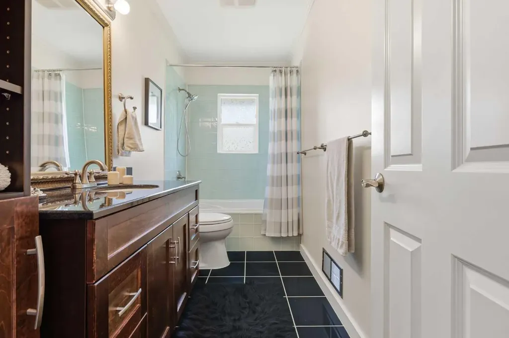 1415 21a Street NW Calgary AB T2N 2M5
