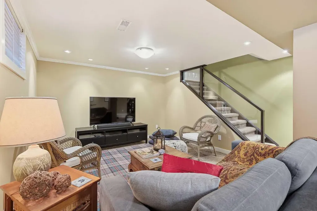 1415 21a Street NW Calgary AB T2N 2M5