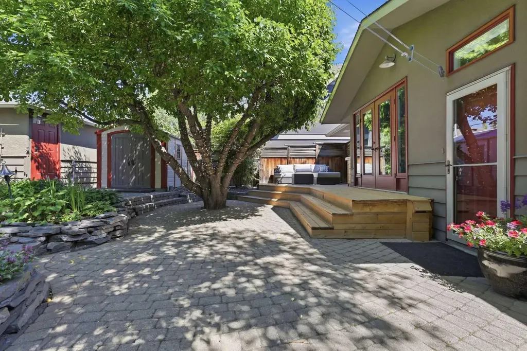 1415 21a Street NW Calgary AB T2N 2M5