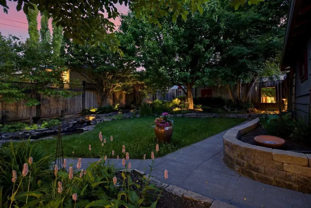 1415 21a Street NW Calgary AB T2N 2M5