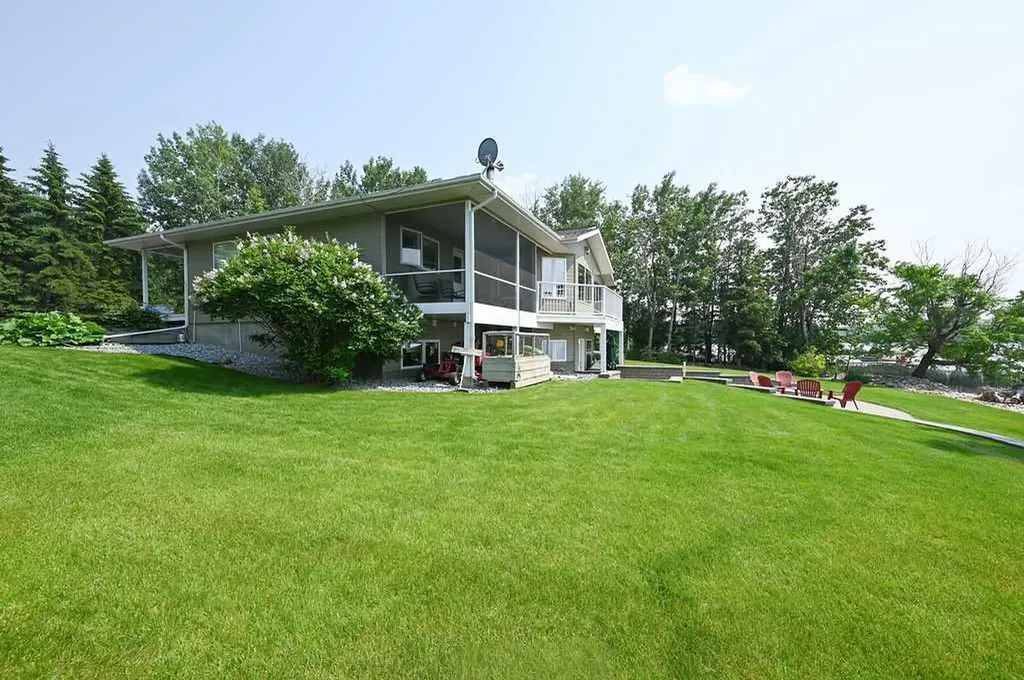 412 Willow Drive Sunset Beach AB T9S 1R6