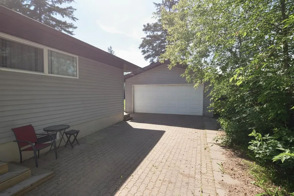 11 Crescent Heights Fort Mcmurray AB T9H1L6