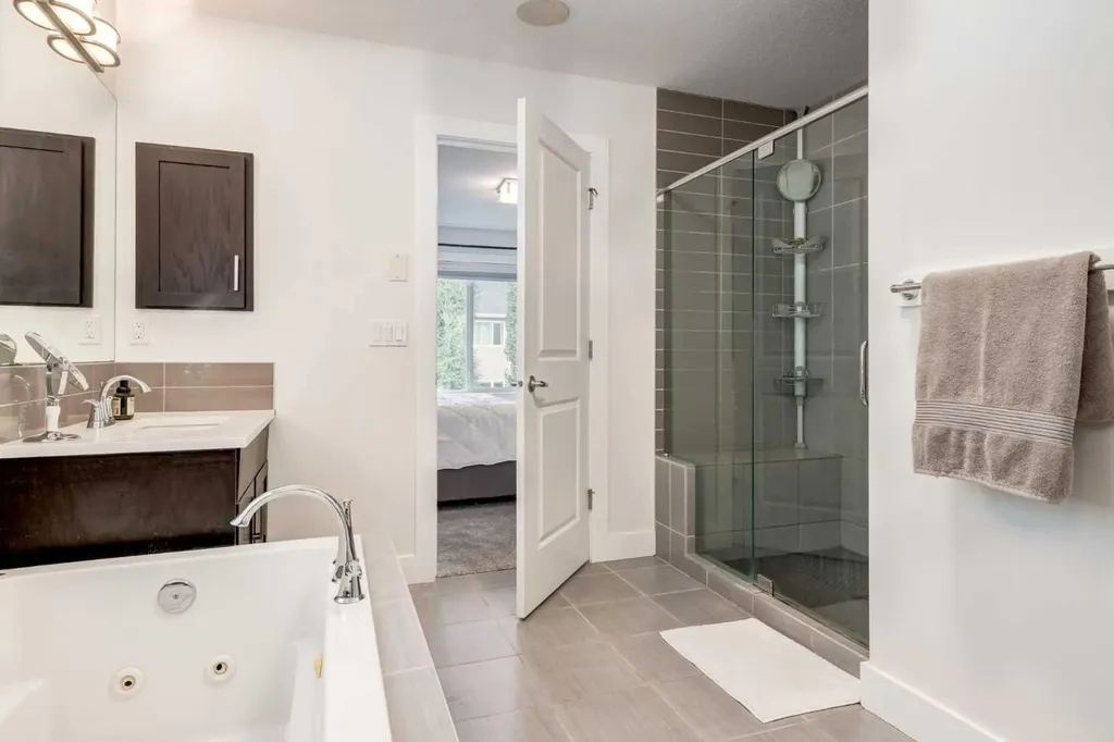 104 Auburn Shores Way SE Calgary AB T3M1T5