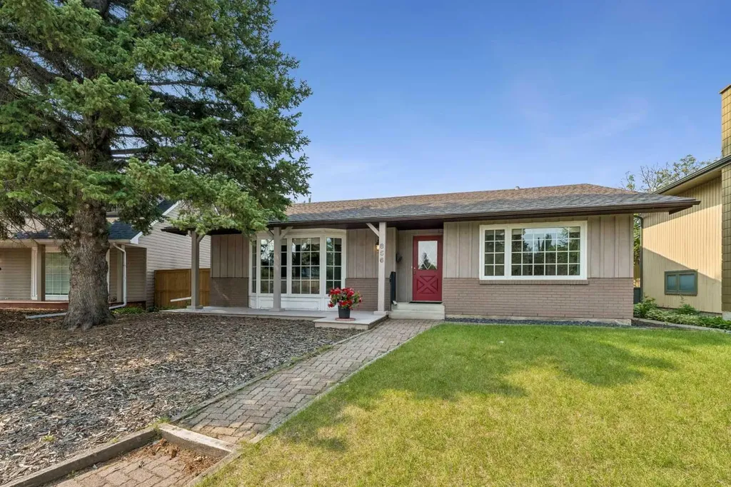 856 Lake Twintree Crescent SE Calgary AB T2J 2W3