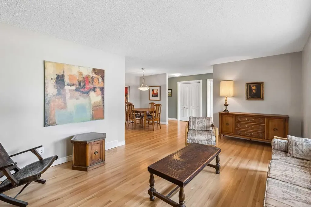 856 Lake Twintree Crescent SE Calgary AB T2J 2W3