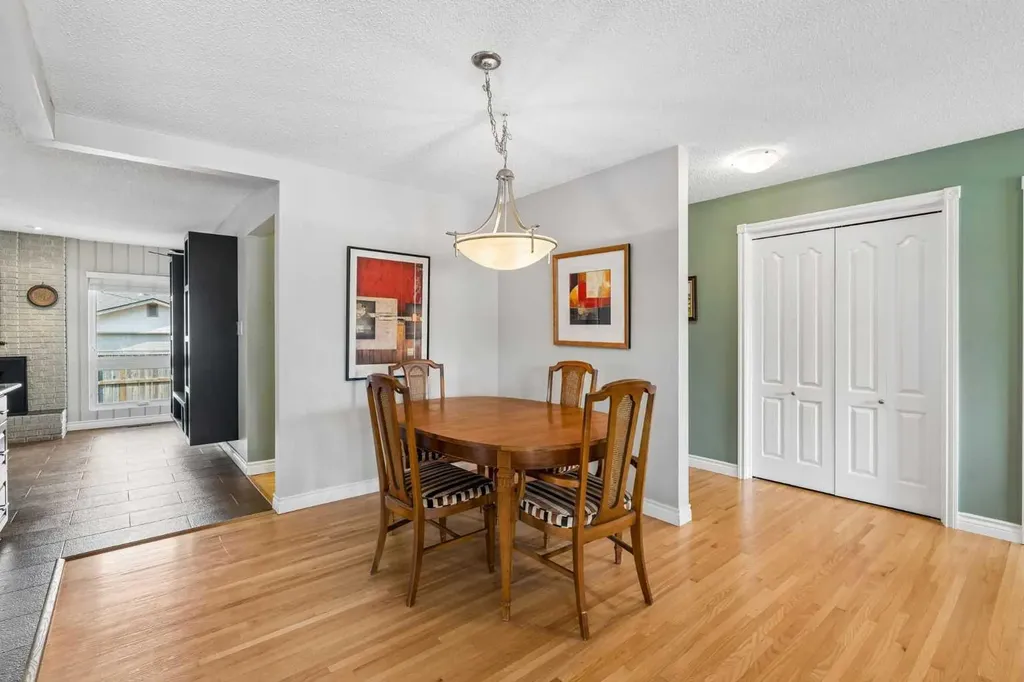 856 Lake Twintree Crescent SE Calgary AB T2J 2W3