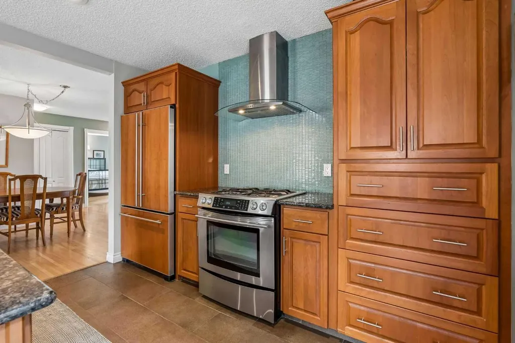 856 Lake Twintree Crescent SE Calgary AB T2J 2W3