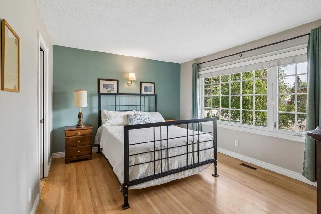 856 Lake Twintree Crescent SE Calgary AB T2J 2W3