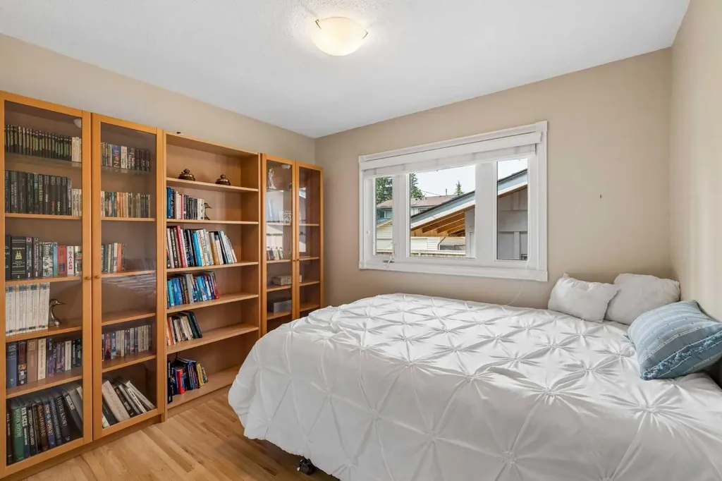 856 Lake Twintree Crescent SE Calgary AB T2J 2W3