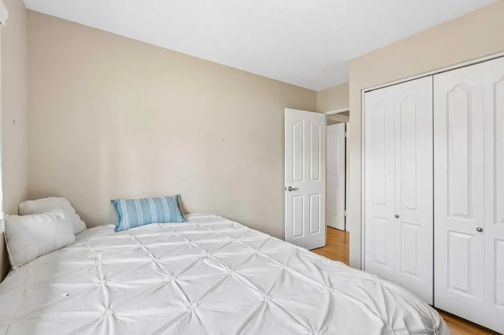 856 Lake Twintree Crescent SE Calgary AB T2J 2W3