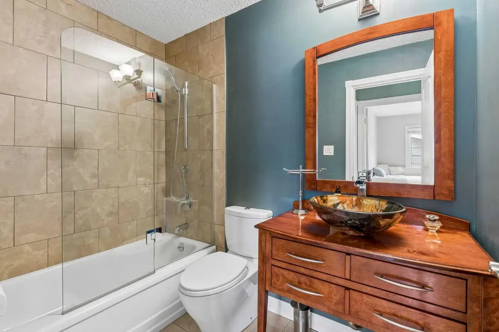 856 Lake Twintree Crescent SE Calgary AB T2J 2W3