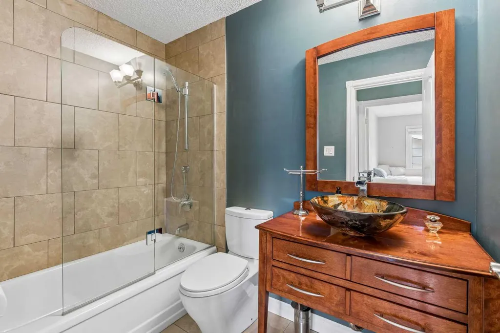 856 Lake Twintree Crescent SE Calgary AB T2J 2W3