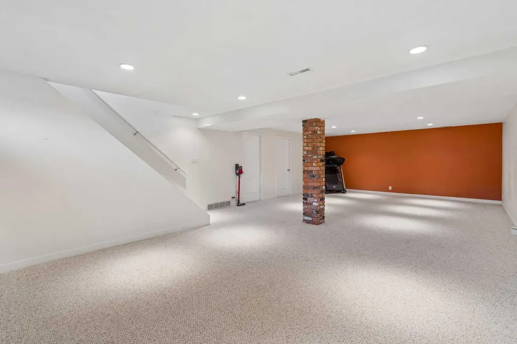 856 Lake Twintree Crescent SE Calgary AB T2J 2W3