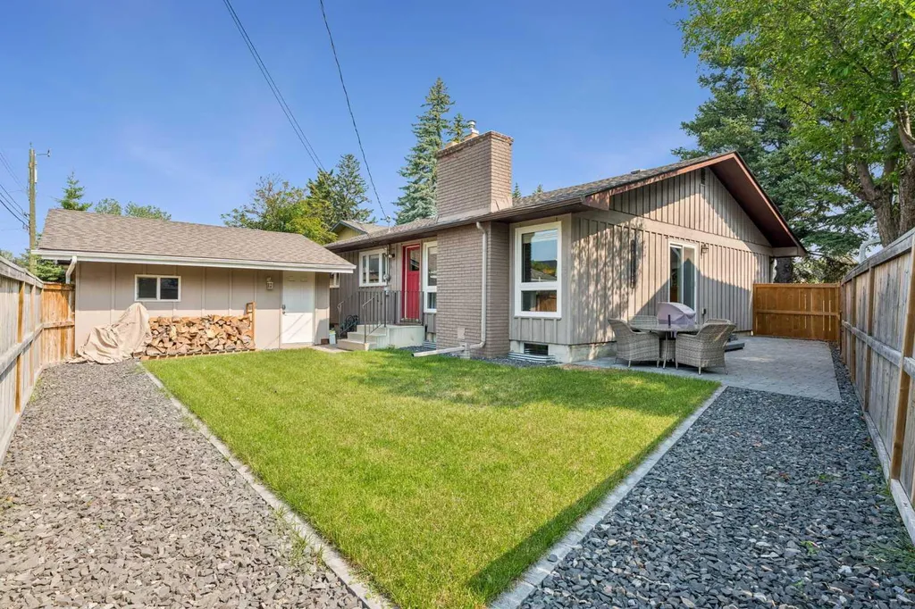 856 Lake Twintree Crescent SE Calgary AB T2J 2W3