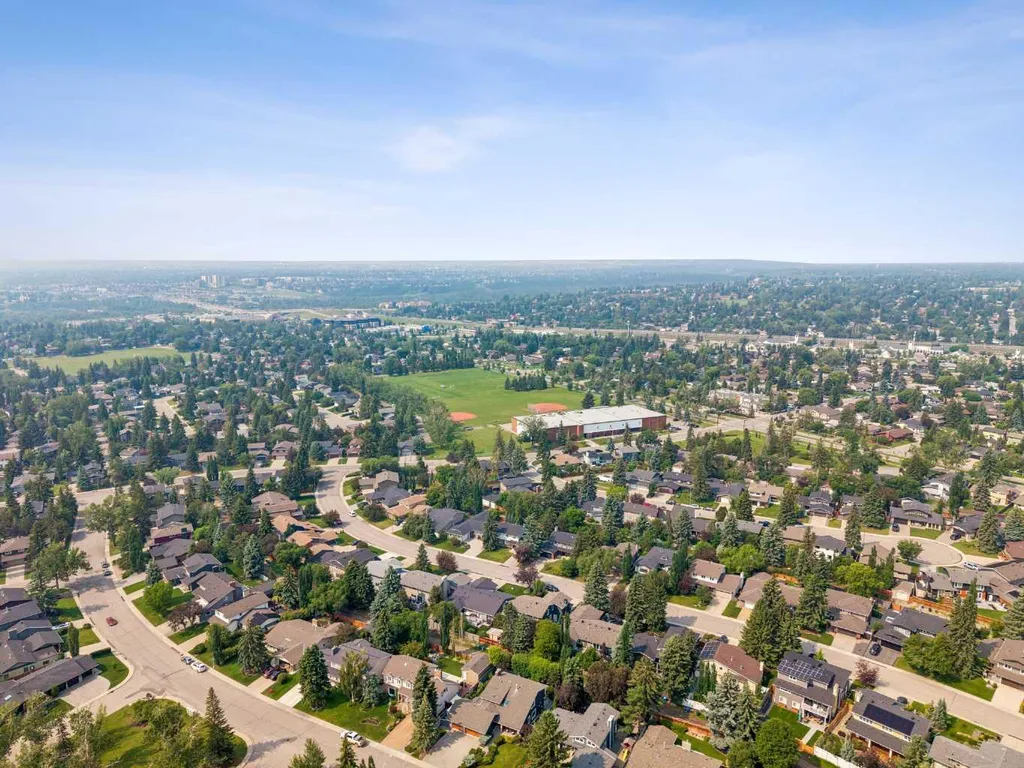856 Lake Twintree Crescent SE Calgary AB T2J 2W3