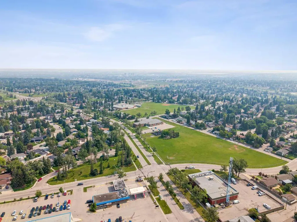 856 Lake Twintree Crescent SE Calgary AB T2J 2W3