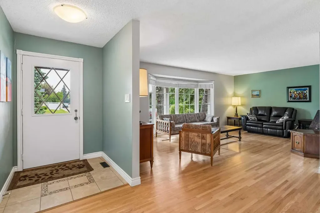 856 Lake Twintree Crescent SE Calgary AB T2J 2W3