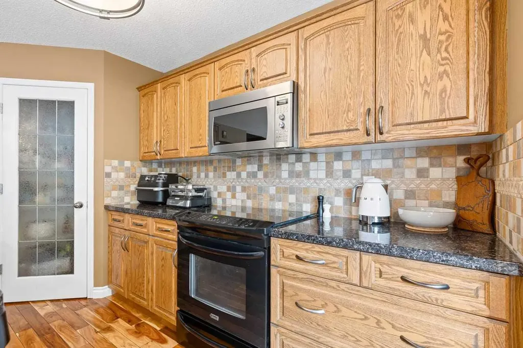 152 Douglas Glen Mews SE Calgary AB T2Z 2M9