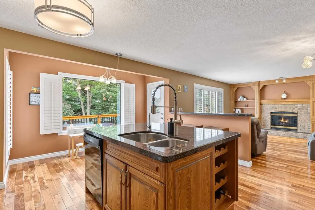 152 Douglas Glen Mews SE Calgary AB T2Z 2M9