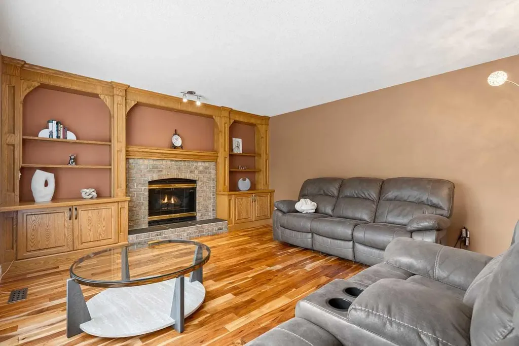 152 Douglas Glen Mews SE Calgary AB T2Z 2M9