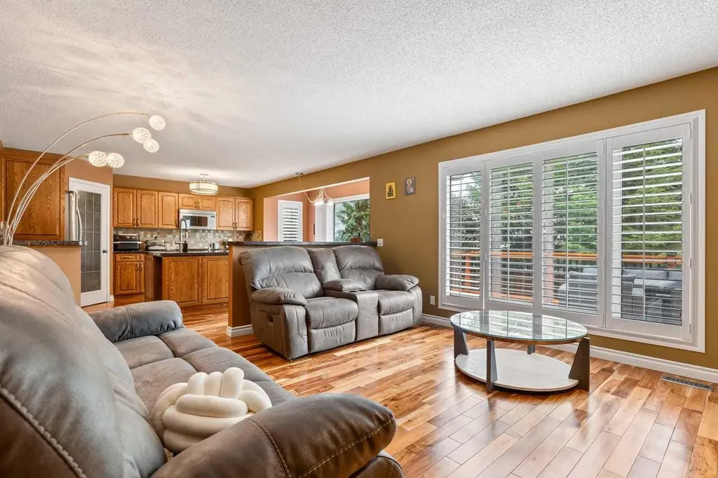 152 Douglas Glen Mews SE Calgary AB T2Z 2M9