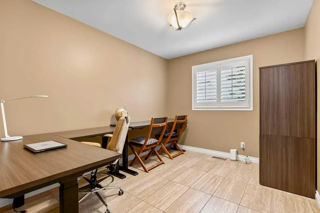 152 Douglas Glen Mews SE Calgary AB T2Z 2M9