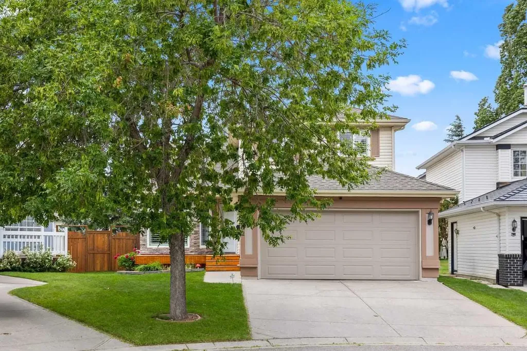 152 Douglas Glen Mews SE Calgary AB T2Z 2M9