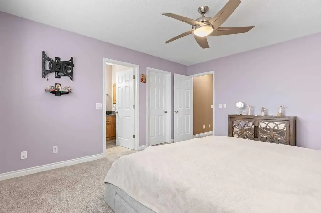 152 Douglas Glen Mews SE Calgary AB T2Z 2M9