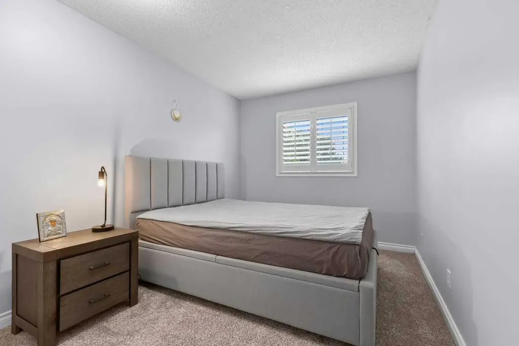 152 Douglas Glen Mews SE Calgary AB T2Z 2M9
