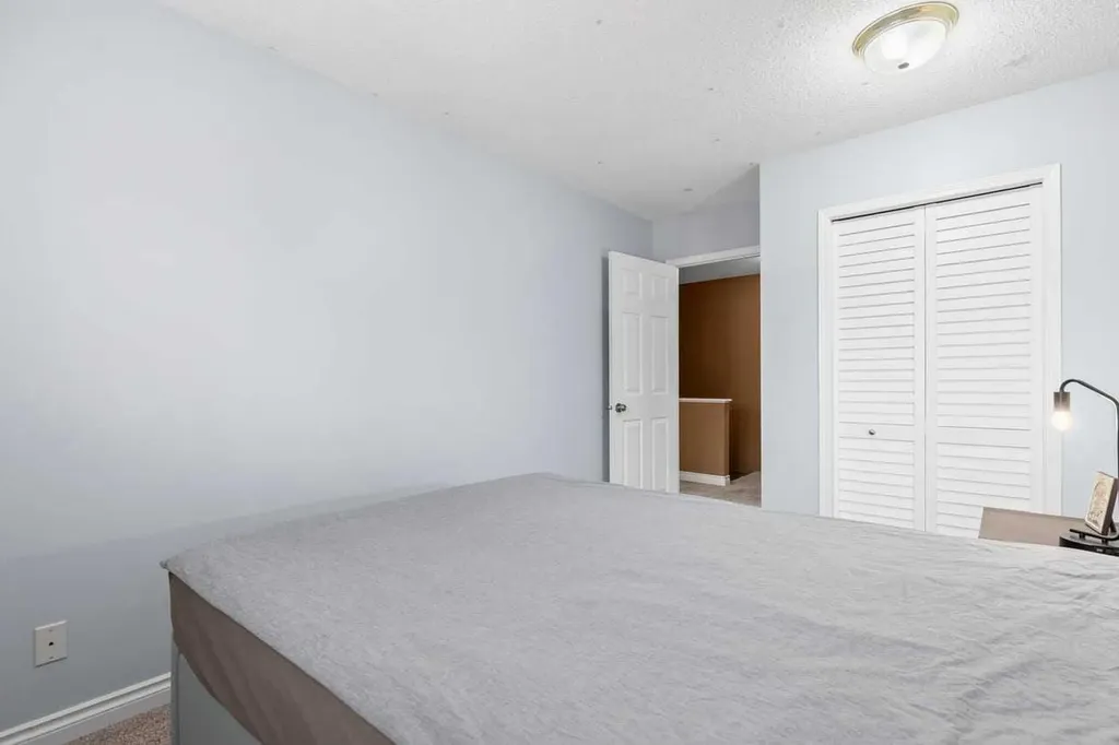 152 Douglas Glen Mews SE Calgary AB T2Z 2M9