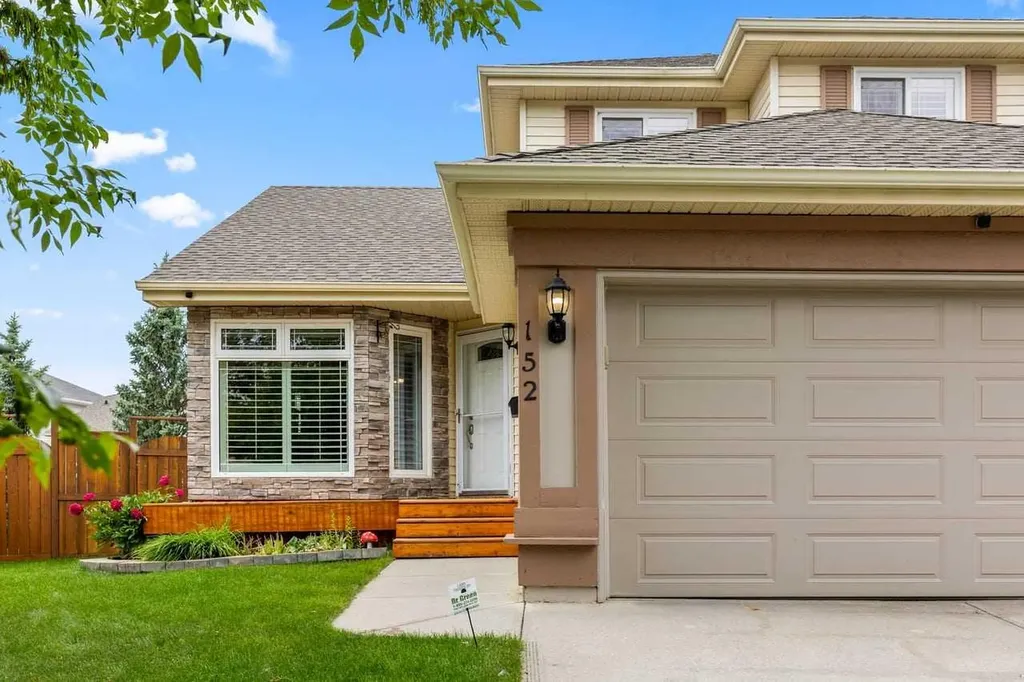 152 Douglas Glen Mews SE Calgary AB T2Z 2M9