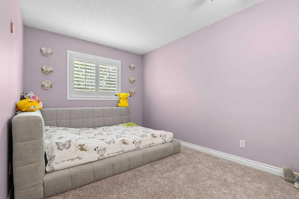 152 Douglas Glen Mews SE Calgary AB T2Z 2M9