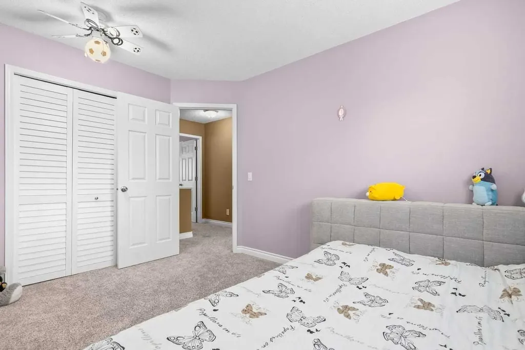 152 Douglas Glen Mews SE Calgary AB T2Z 2M9