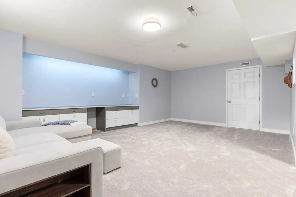 152 Douglas Glen Mews SE Calgary AB T2Z 2M9