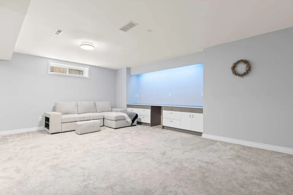 152 Douglas Glen Mews SE Calgary AB T2Z 2M9